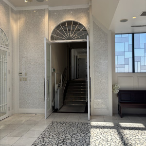 披露宴会場前室|770553さんのアニヴェルセル白壁の写真(2535478)