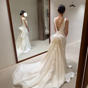 ウェディングドレスの試着　背面|770568さんのティアラ ザ ガーデンハウス(Tiara THE GARDEN HOUSE)の写真(2534930)