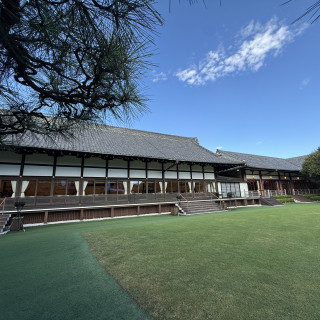 実際に挙式を終えた方々が写真を撮影されていて素敵でした。