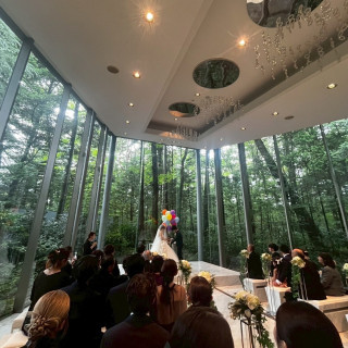 ガラス張りのチャペル