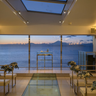 海を見わたせる圧巻のチャペル