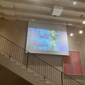 スクリーンもかなり大きい|770693さんのニーズ青山 by T&G WEDDING (旧 青山迎賓館)の写真(2538068)