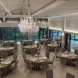 披露宴会場も2面の窓が開放的でよかった。