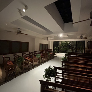 天井から光が入るチャペルです。|770709さんのTHE NANZAN HOUSE （ザ ナンザン ハウス）の写真(2535571)
