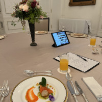 1つの卓に何人くらい座るといいかな？と想像しながら食べました