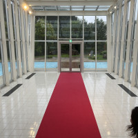 この場所でフラワーシャワーと集合写真を撮りました。