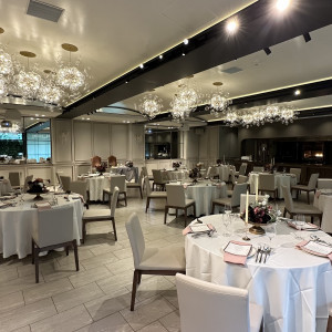 奥行きを感じる披露宴会場|770801さんの宮の森フランセス教会の写真(2536022)