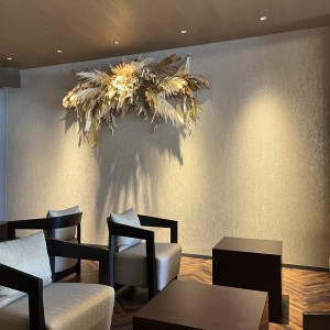 カフェのような待合です。
ドライフラワーのような飾りは定期的|770856さんの岐阜モノリスの写真(2536334)