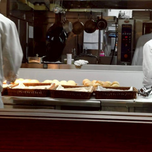 席から見える調理場|770861さんのTHE SEASONS LANDMARK KOBE KITANO　ザシーズンズランドマーク神戸北野の写真(2537001)