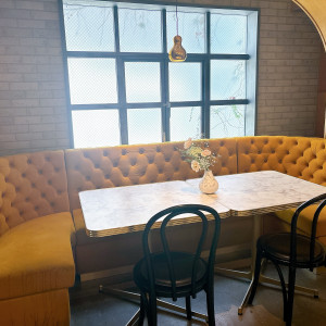 2階には長テーブルと椅子だけでなくソファー席もありました|770877さんのMAISON ROSE（メゾン ローズ）の写真(2537303)