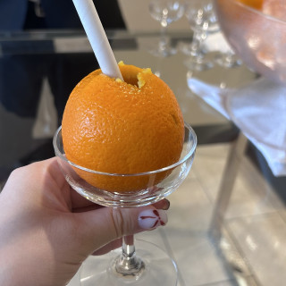 ウェルカムパーティー会場で提供の生搾りオレンジジュース