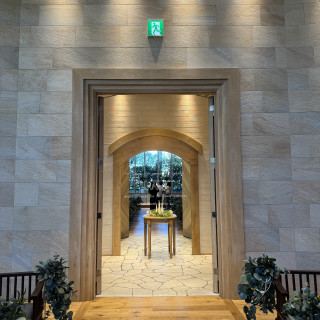 光の差し込むチャペル