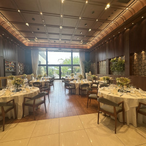 椅子が木製でかわいい披露宴会場|770932さんのザ オーク ガーデン/別邸 木屋の写真(2536754)