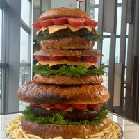 ケーキをハンバーガーにしてもらいました