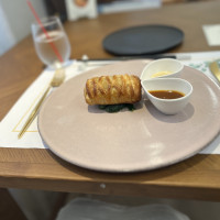 ヒラメをパイで包んだ料理です