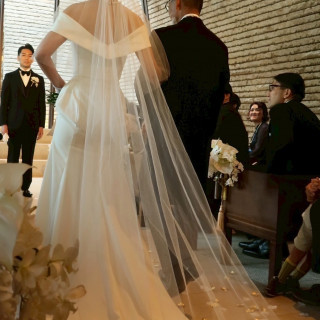 バージンロードも程よい長さで、ゲストに近い感覚で暖かい空気感