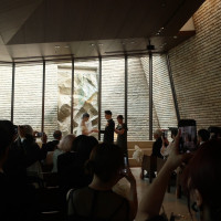 石と光と水とグリーンと。素敵な要素が詰まったチャペル。