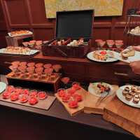 どうしてもしたかったデザートビュッフェ！ロゴ入りのトランク♪