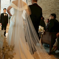 バージンロードも程よい長さで、ゲストに近い感覚で暖かい空気感