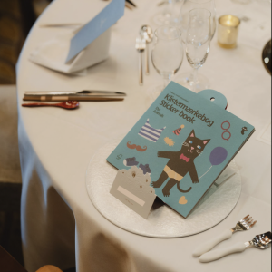 お子様席にシールブックを置いてくださいと依頼。素敵な飾り方!|771011さんのオリエンタルホテル 神戸・旧居留地の写真(2554928)