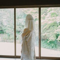 事前の撮影時の写真です。
奥に見える庭で挙式をしました。
