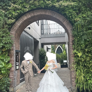 チャペルや披露宴会場に入る入り口の門です。|771058さんの南青山サンタキアラ教会の写真(2537673)