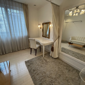 新郎新婦の控え室|771142さんのヴィクトリアガーデン恵比寿迎賓館/テイクアンドギヴ・ニーズウェディングの写真(2538469)