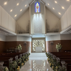 チャペルの内装。バージンロードの長さも十分にある。|771144さんのウェディングスホテル・ベルクラシック東京の写真(2538396)