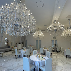 シャンデリアが本当に豪華です|771147さんのセント・ラファエロチャペル御堂筋の写真(2538415)