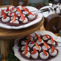 デザートブッフェの一部（苺大福）