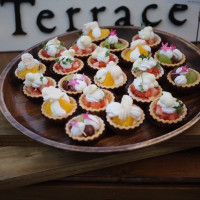 デザートブッフェの一部（フルーツタルト）