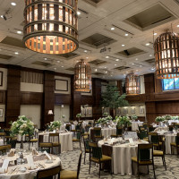 サヴォイ。広い会場と大きな照明。