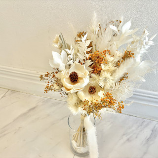 カラードレスに合うドライフラワーを準備していただきました