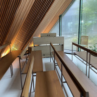 チャペルの椅子の感じも本格的で良かったです。