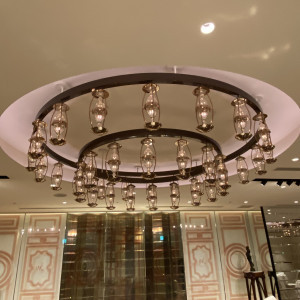 バカラのグラスを2つ重ねて作られた照明ガとても綺麗です。|771274さんのレストランひらまつ博多の写真(2553850)