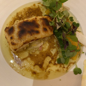 真鯛がとても香ばしく美味しいかったです。|771274さんのレストランひらまつ博多の写真(2553839)