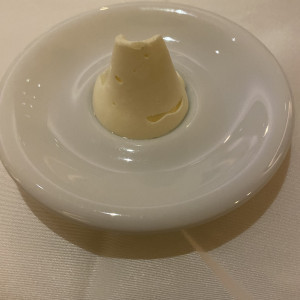 パンのホイップバターがとても美味しいかったです。|771274さんのレストランひらまつ博多の写真(2553840)