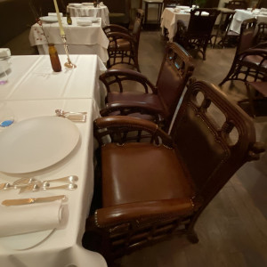 披露宴会場の椅子もレトロな感じでお洒落だと思います。|771274さんのレストランひらまつ博多の写真(2553847)