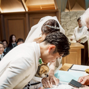 結婚証明書に愛犬が肉球スタンプを押してくれた|771381さんのアーフェリーク迎賓館（熊本）/テイクアンドギヴ・ニーズウェディングの写真(2539010)