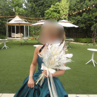 広々とした芝生のガーデンで