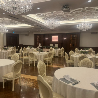 上品でラグジュアリーな披露宴会場