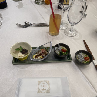 前菜プレートは魚介類が中心で家族も気に入りました。