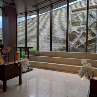 式場正面の写真