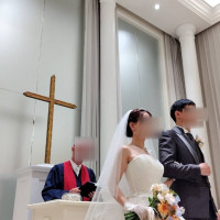 白を基調としたチャペルです。