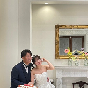ケーキ入刀
笑顔瞬間です。|771463さんのアーセンティア迎賓館（柏）/テイクアンドギヴ・ニーズウェディングの写真(2539550)