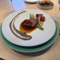 肉料理。