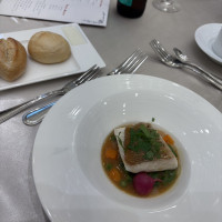 お魚料理とパン