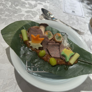 和食コースの肉料理(朴葉焼き)