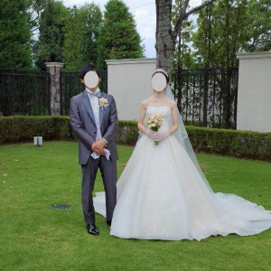 ガーデンにてツーショット|771553さんのアーカンジェル迎賓館（宇都宮）/テイクアンドギヴ・ニーズウェディングの写真(2552659)