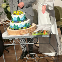 ウェディングケーキ
パティシエと相談して、テーマは登山に
